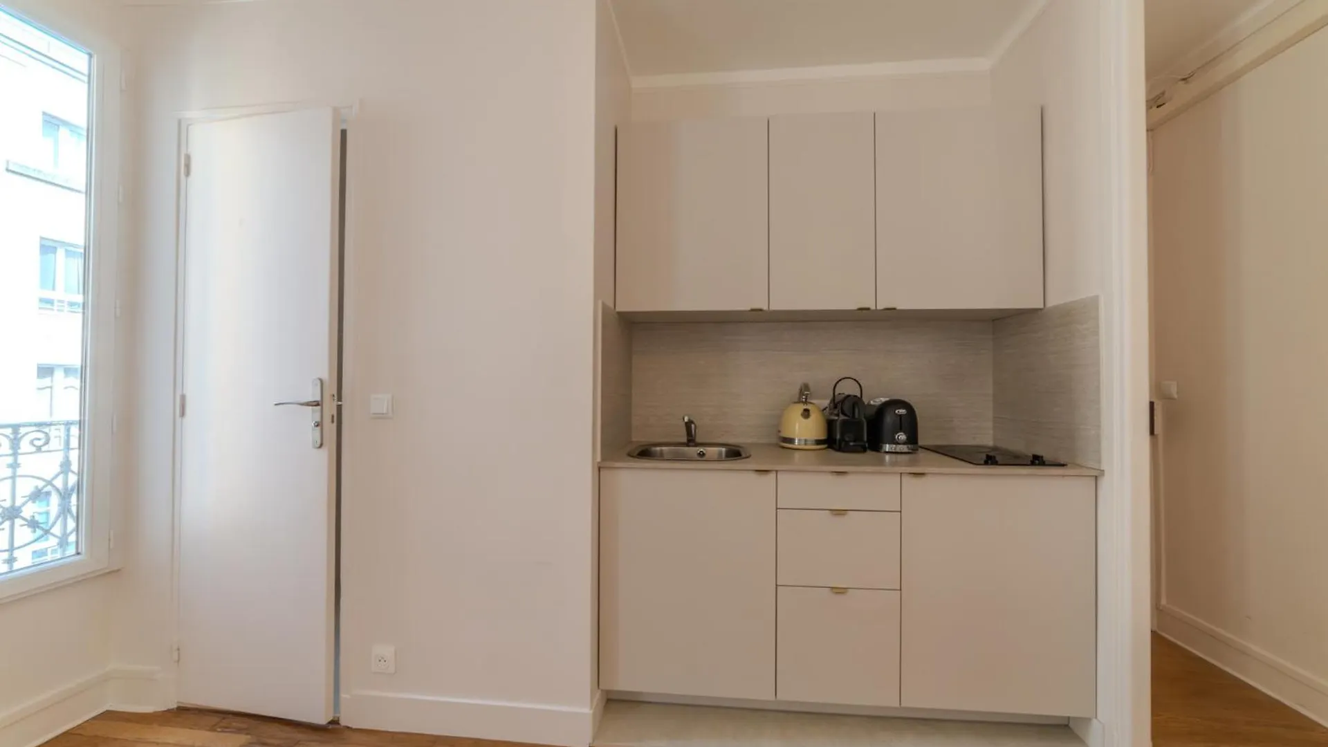 Marais Secret Haven Apartment Paris